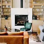 Mob Confluence Hotel