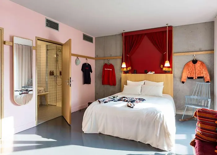 Mob Confluence Hotel