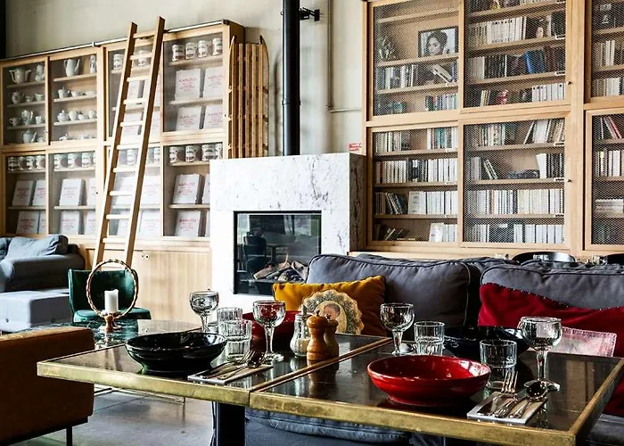 Mob Confluence Hotel