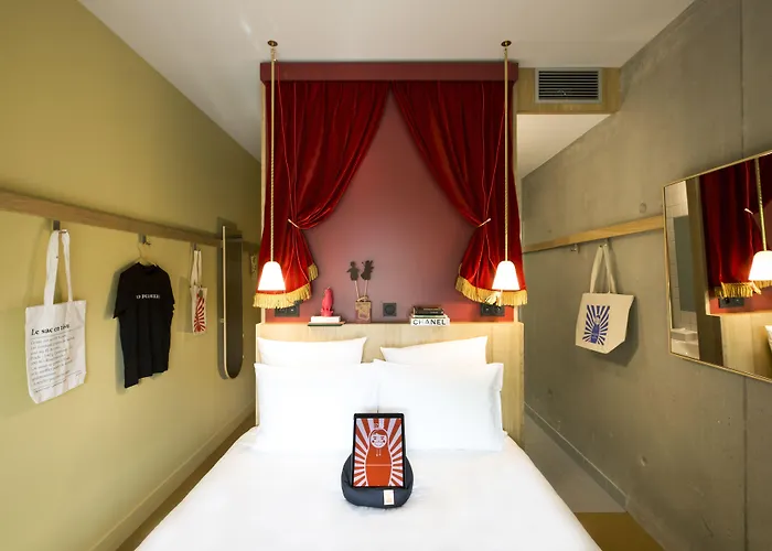 Mob Confluence Hotel