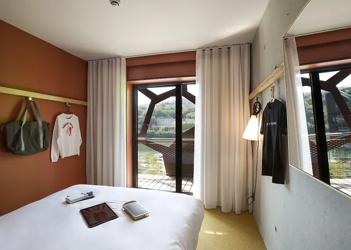 Mob Confluence Hotel