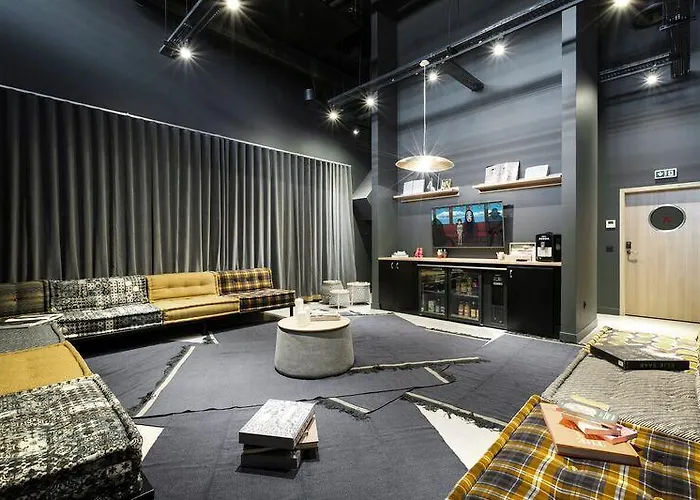 Mob Confluence Hotel